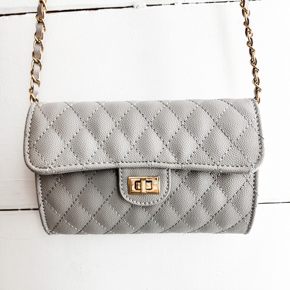 NWT Mini Quilted Crossbody w/Gold chain detail - Picture 4 of 6
